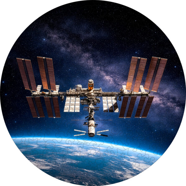 Деревянный пазл «Международная космическая станция» / 30х30см, 195 деталей